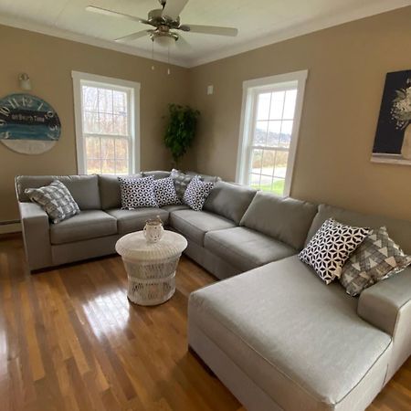 Beach House - On Lake Time Newport Екстер'єр фото