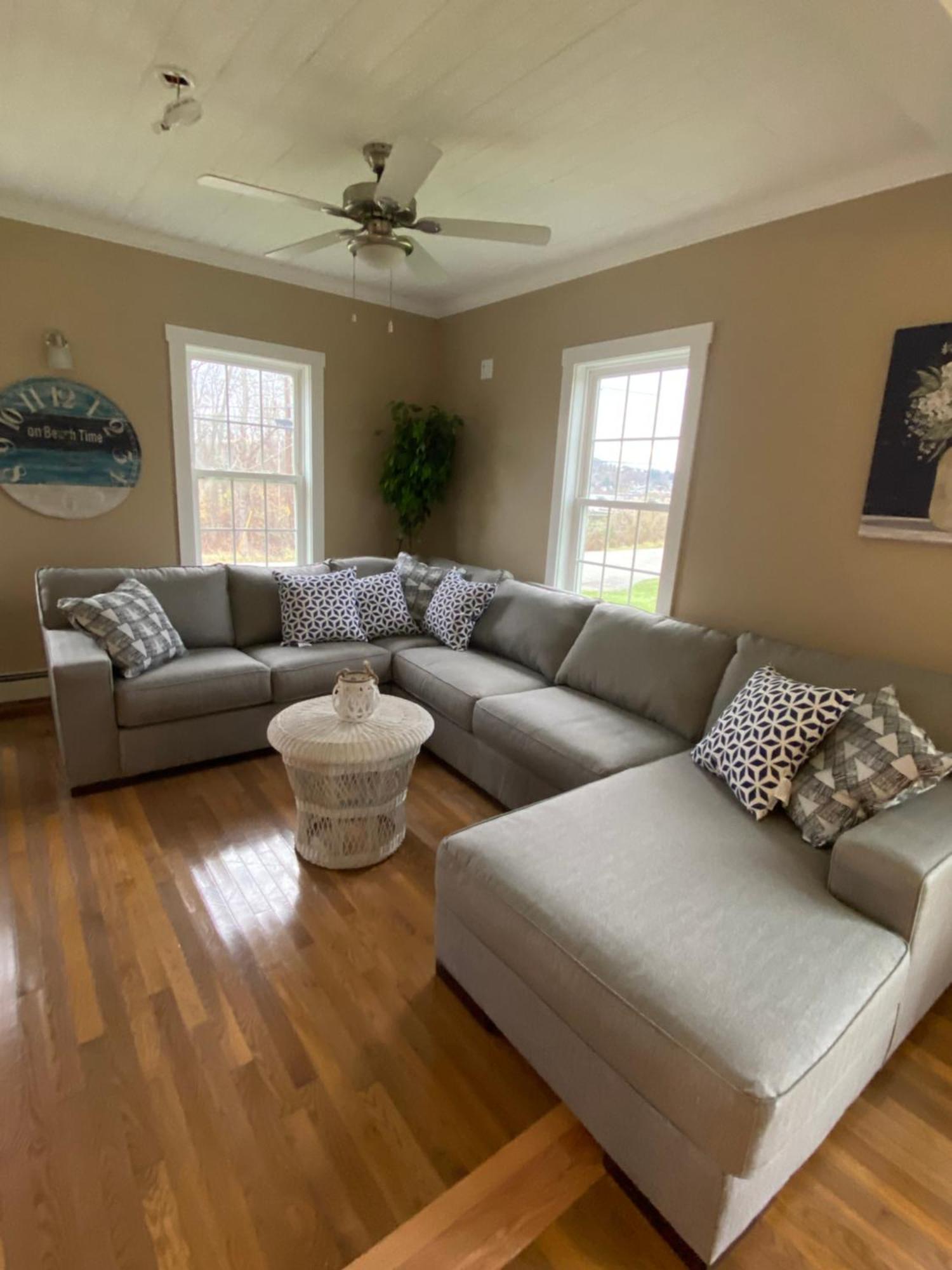 Beach House - On Lake Time Newport Екстер'єр фото